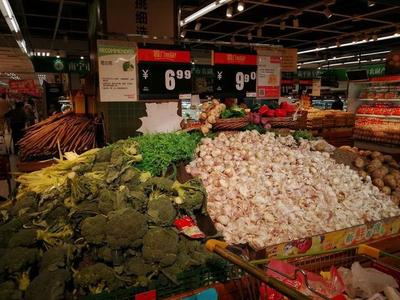 興高采烈進南寧農副產品平價專營區，一看價格讓人哭笑不得